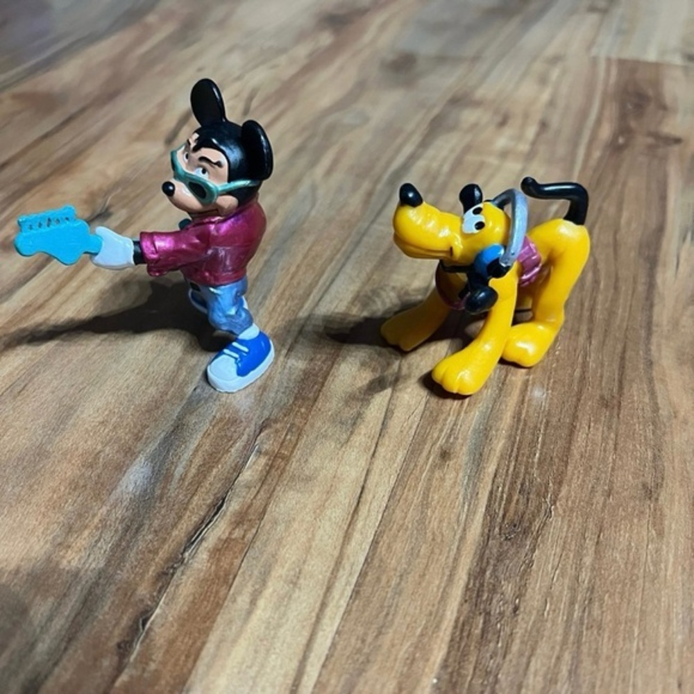 Vintage 1988 Figures Pluto w/Walkman Headphones Mickey Guitar Walt Disney RARE - Picture 2 of 4